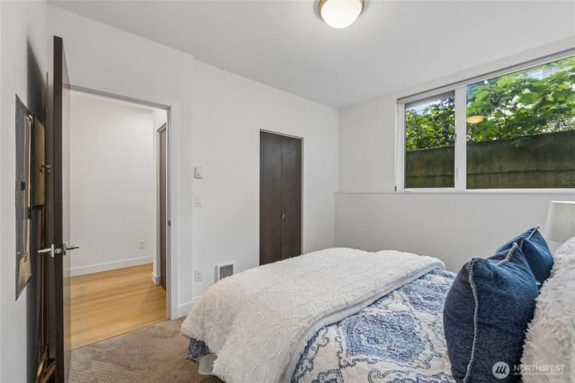 Property photo for 3920 1st Avenue Ne #c, Seattle photo 20