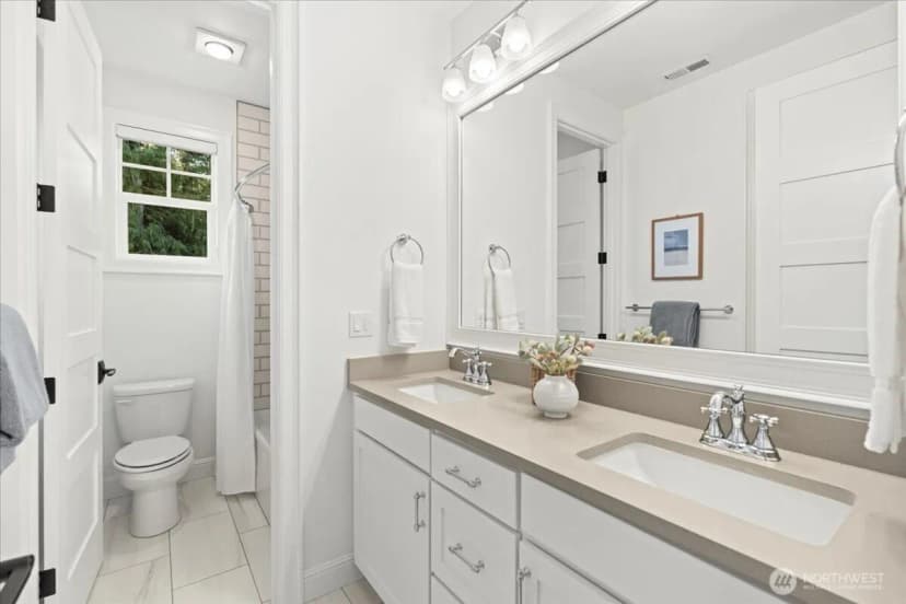 Property photo for 532 96th Avenue Ne, Bellevue photo 24