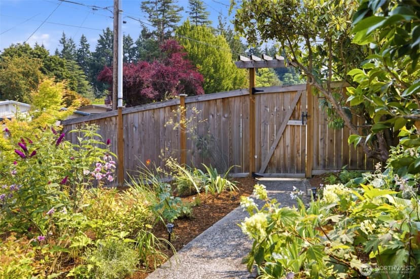 Property photo for 2411 156th Avenue Se, Bellevue photo 36