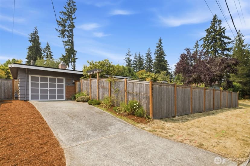 Property photo for 2411 156th Avenue Se, Bellevue photo 37