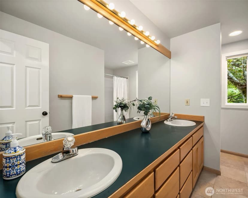 Property photo for 16701 Saybrook Drive Ne, Woodinville photo 34