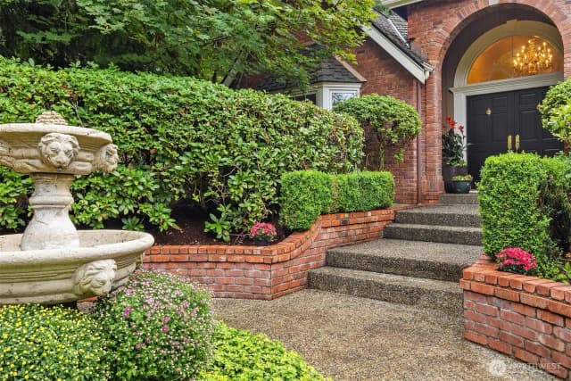 Property photo for 16701 Saybrook Drive Ne, Woodinville photo 3