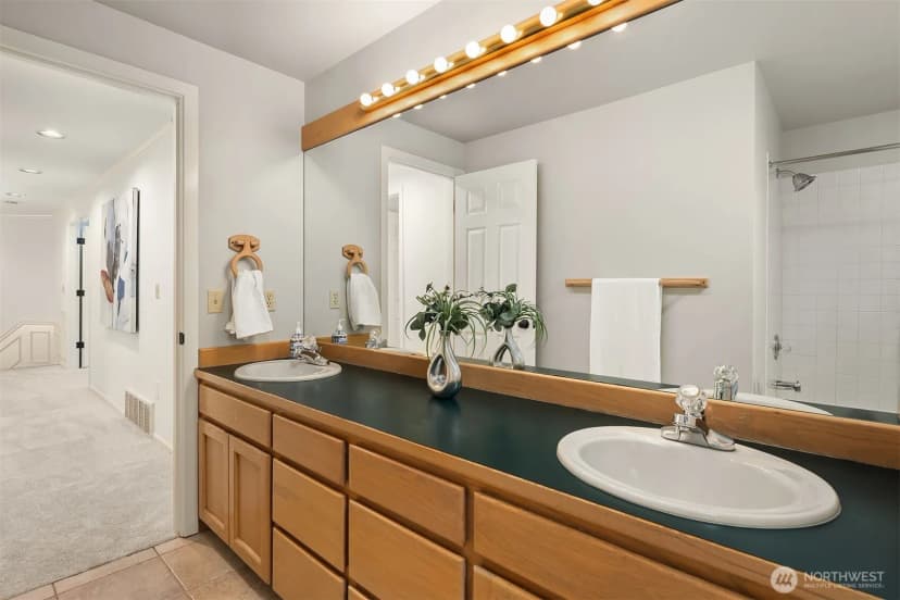 Property photo for 16701 Saybrook Drive Ne, Woodinville photo 35