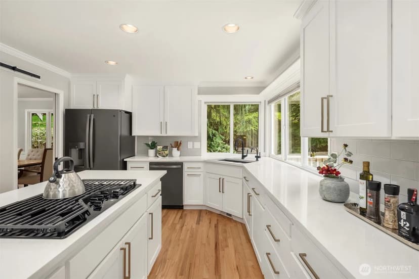 Property photo for 16701 Saybrook Drive Ne, Woodinville photo 10