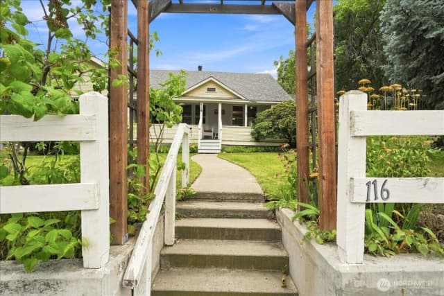 Property photo for 116 E Farnham Avenue, Chelan photo 4