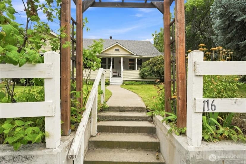Property photo for 116 E Farnham Avenue, Chelan photo 4