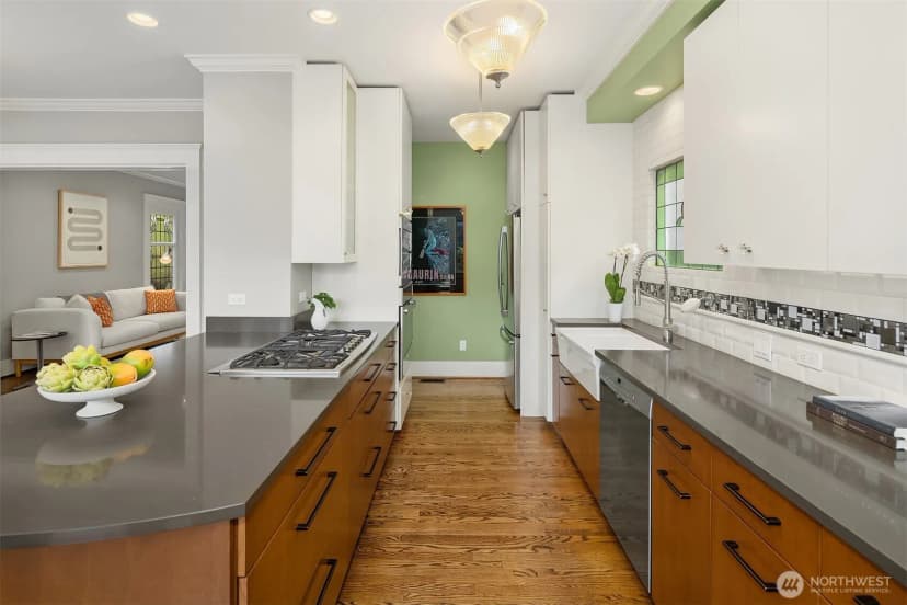 Property photo for 930 20th Avenue E, Seattle photo 13