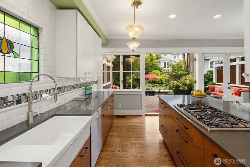Property photo for 930 20th Avenue E, Seattle photo 17