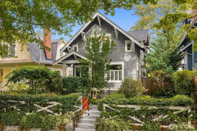Property photo for 930 20th Avenue E, Seattle photo 2