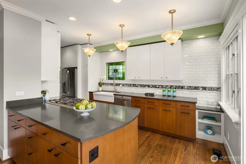 Property photo for 930 20th Avenue E, Seattle photo 11
