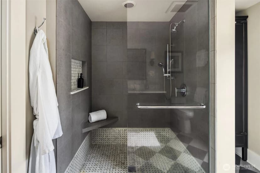 Property photo for 930 20th Avenue E, Seattle photo 27