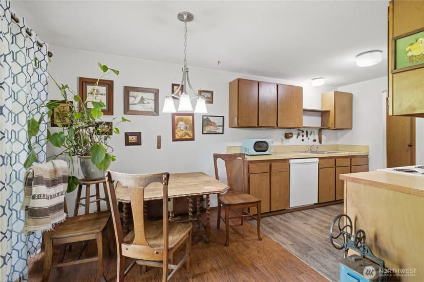 Property photo for 14001 35th Avenue Ne, Seattle photo 11