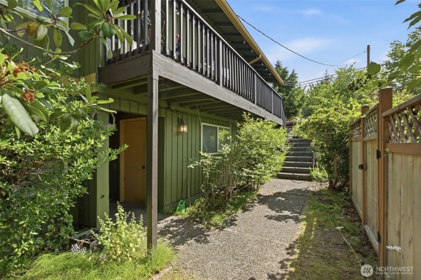 Property photo for 14001 35th Avenue Ne, Seattle photo 4