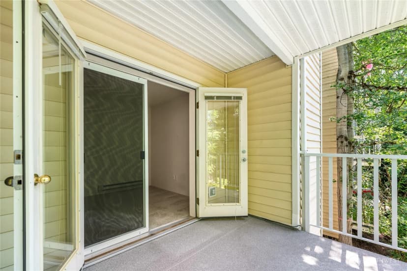 Property photo for 2540 118th Avenue Se #202, Bellevue photo 27