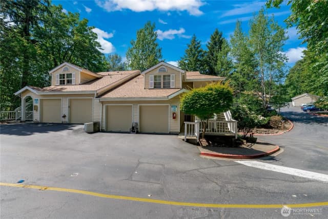 Property photo for 2540 118th Avenue Se #202, Bellevue photo 3
