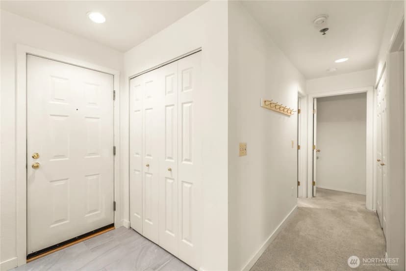 Property photo for 2540 118th Avenue Se #202, Bellevue photo 21