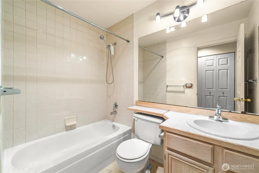 Property photo for 2540 118th Avenue Se #202, Bellevue photo 26