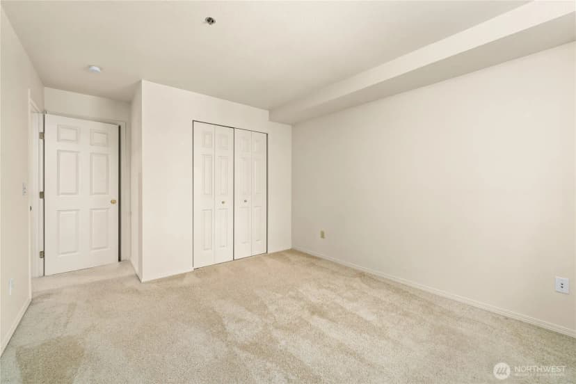 Property photo for 2540 118th Avenue Se #202, Bellevue photo 23