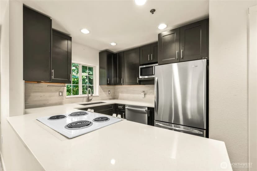 Property photo for 2540 118th Avenue Se #202, Bellevue photo 14