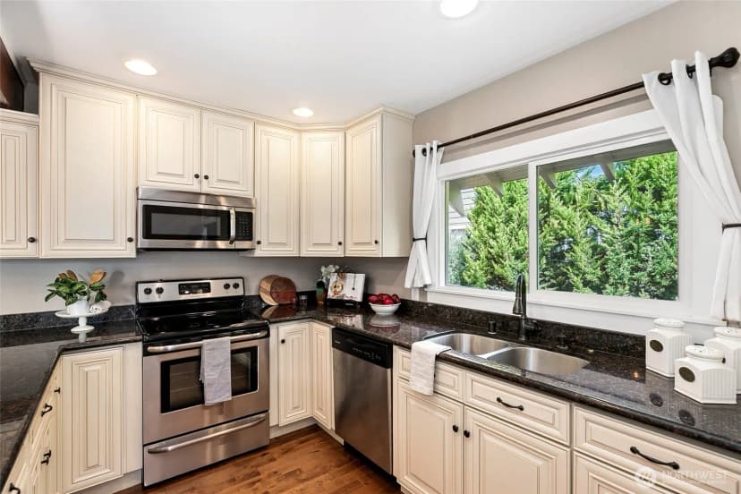 Property photo for 1605 N Stevens Street, Tacoma photo 10