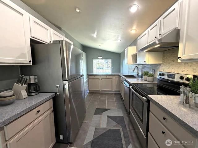 Property photo for 98597 Cascadian Avenue Se, Yelm photo 3
