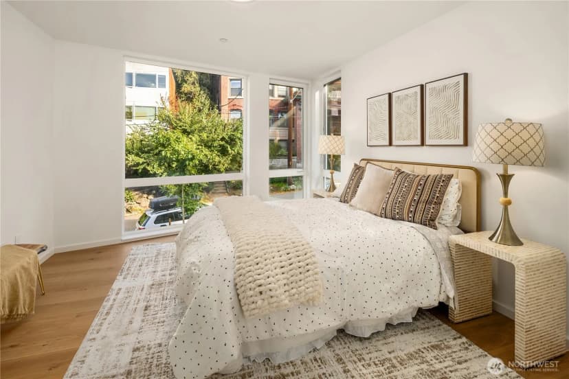 Property photo for 627 13th Avenue E, Seattle photo 10
