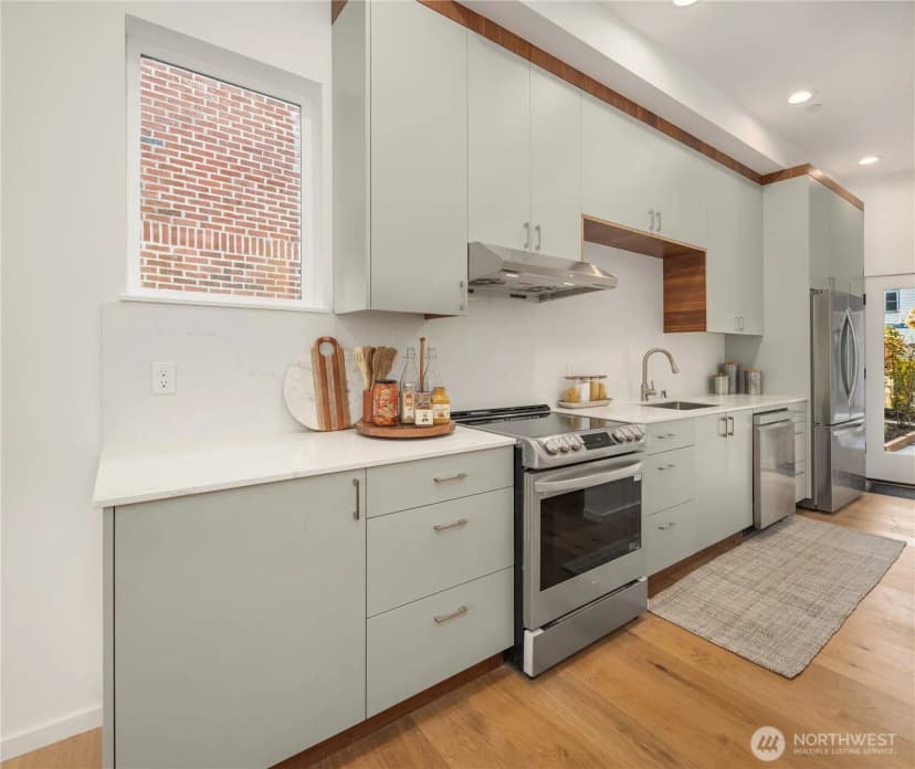 Property photo for 627 13th Avenue E, Seattle photo 8