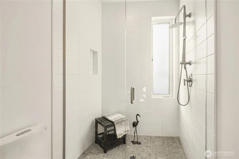 Property photo for 627 13th Avenue E, Seattle photo 18