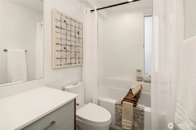 Property photo for 627 13th Avenue E, Seattle photo 12