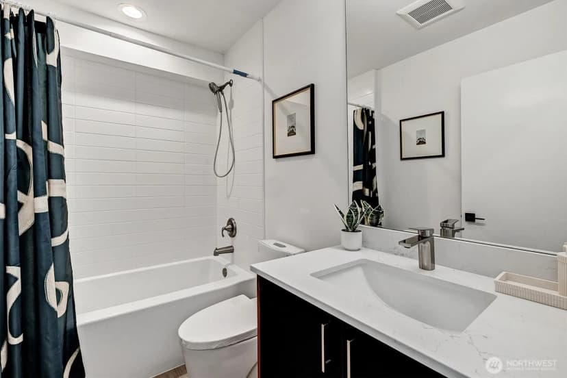 Property photo for 1227 E Roy Street, Seattle photo 7
