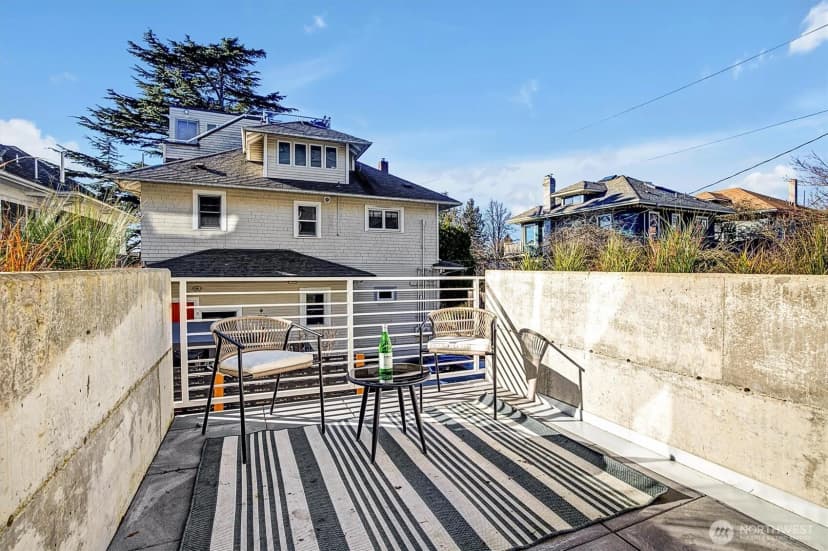 Property photo for 1227 E Roy Street, Seattle photo 6