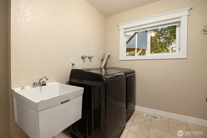 Property photo for 1542 10th Place N, Edmonds photo 26