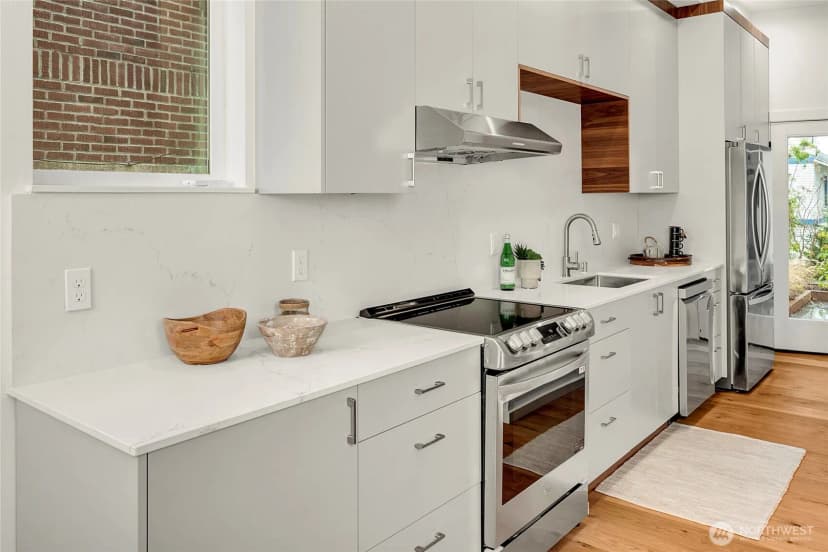 Property photo for 629 13th Avenue E, Seattle photo 11