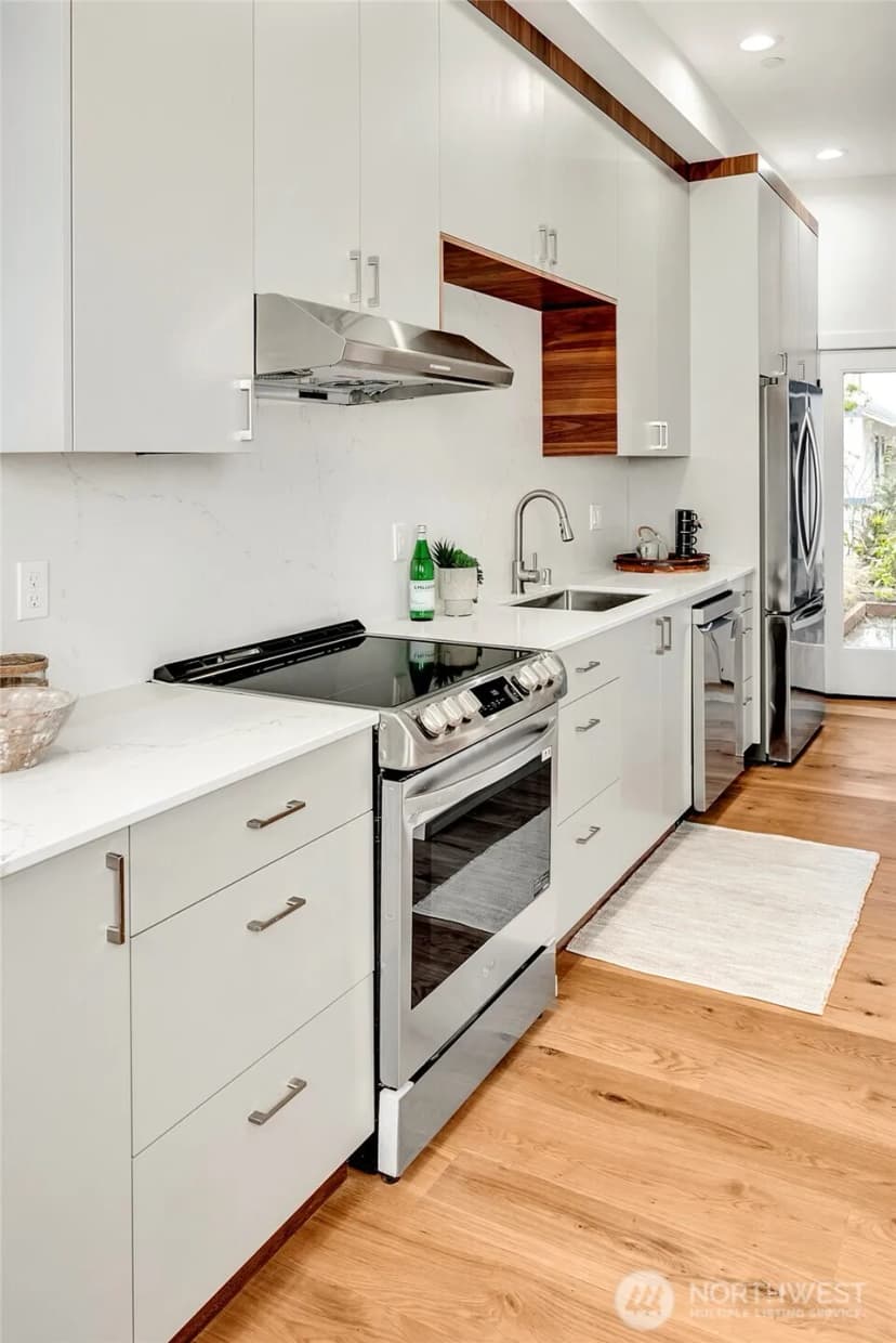 Property photo for 629 13th Avenue E, Seattle photo 10