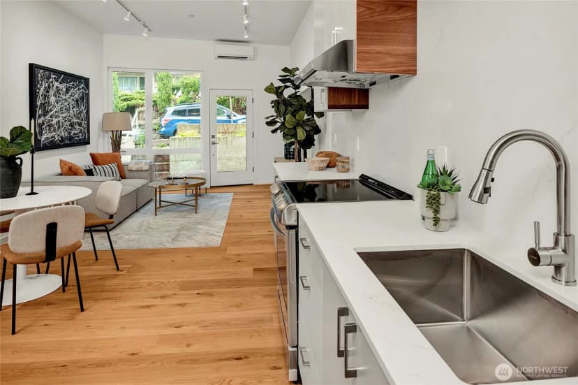 Property photo for 629 13th Avenue E, Seattle photo 15
