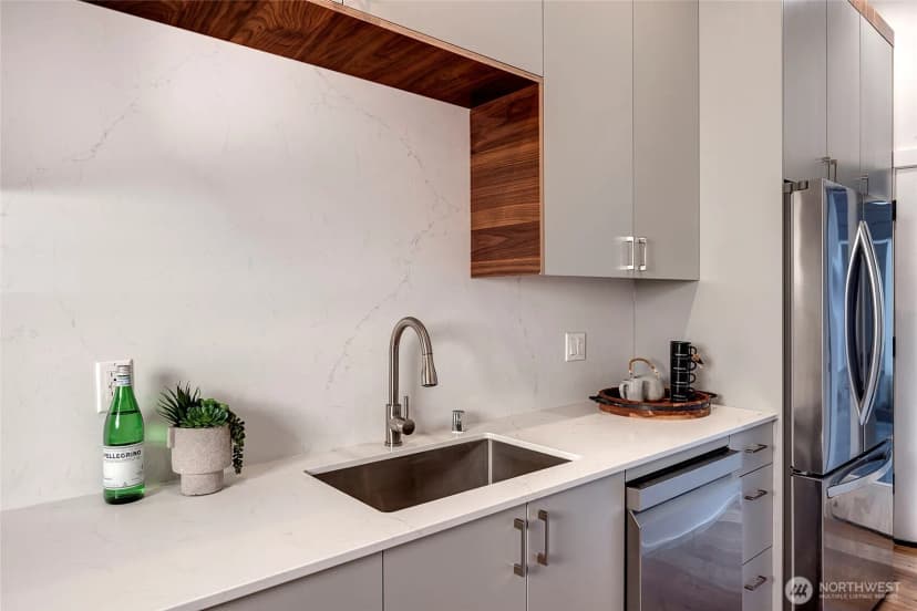 Property photo for 629 13th Avenue E, Seattle photo 12