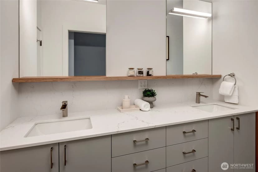 Property photo for 629 13th Avenue E, Seattle photo 20