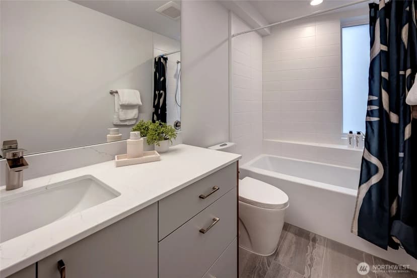 Property photo for 629 13th Avenue E, Seattle photo 17