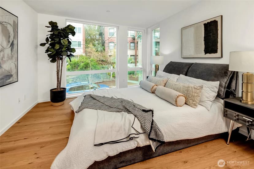 Property photo for 629 13th Avenue E, Seattle photo 16