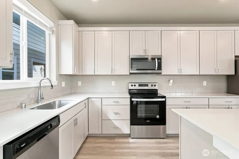 Property photo for 939 Vine Maple Street Se, Lacey photo 8