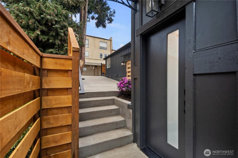 Property photo for 5520 Brooklyn Avenue Ne, Seattle photo 17