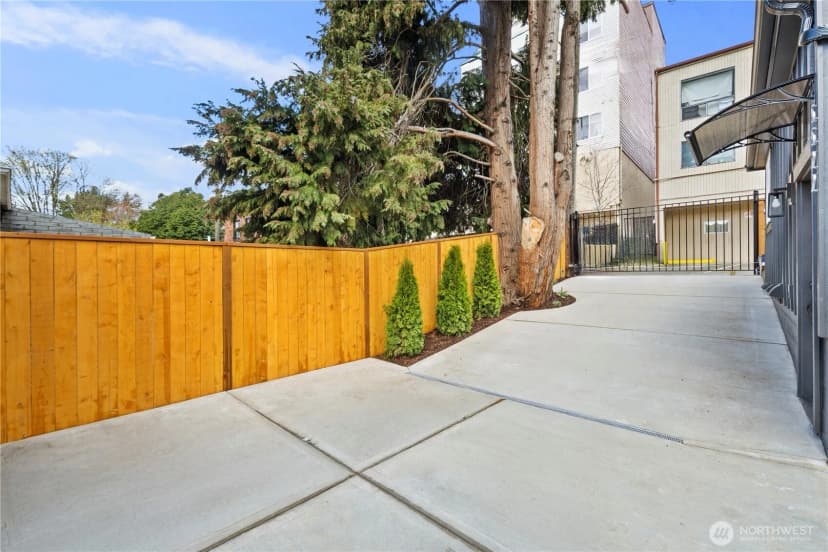 Property photo for 5520 Brooklyn Avenue Ne, Seattle photo 32