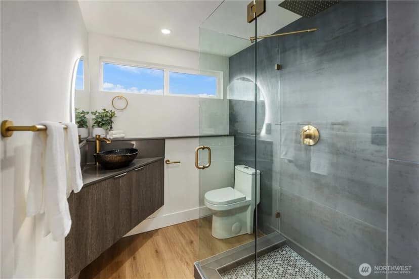Property photo for 5520 Brooklyn Avenue Ne, Seattle photo 16