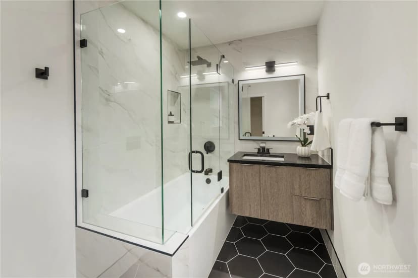 Property photo for 5520 Brooklyn Avenue Ne, Seattle photo 11