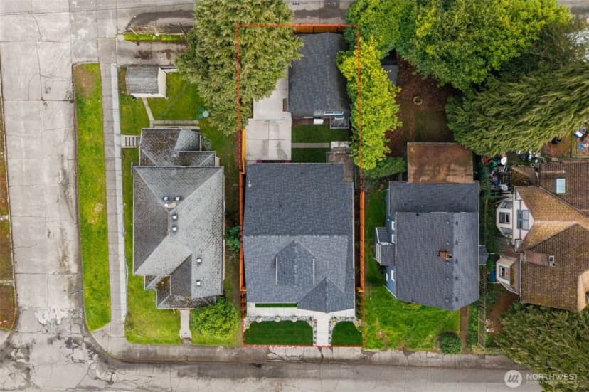 Property photo for 5520 Brooklyn Avenue Ne, Seattle photo 36