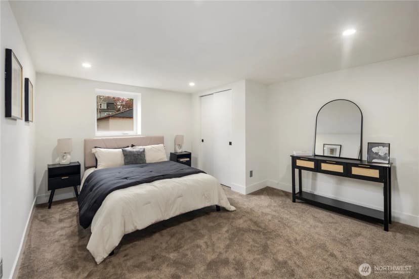 Property photo for 5520 Brooklyn Avenue Ne, Seattle photo 18