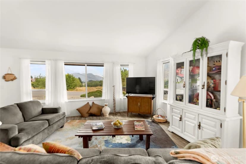Property photo for 203 2nd St, Riverside photo 11