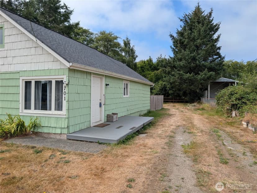 Property photo for 6701 V Place, Long Beach photo 3