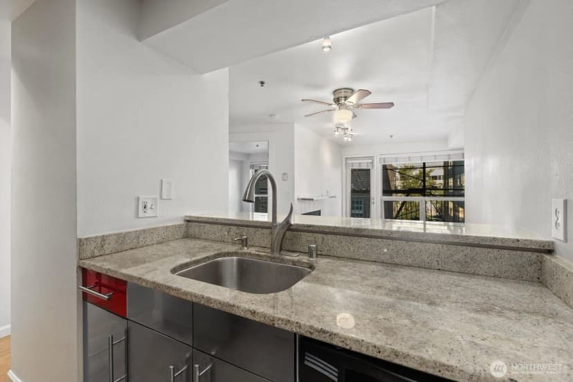 Property photo for 530 Melrose Avenue E #507, Seattle photo 6
