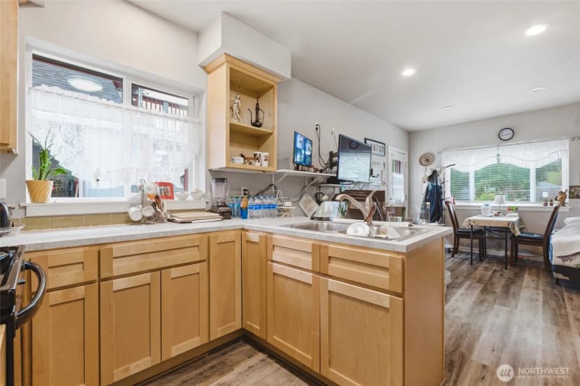 Property photo for 6323 100th Street Sw, Lakewood photo 8